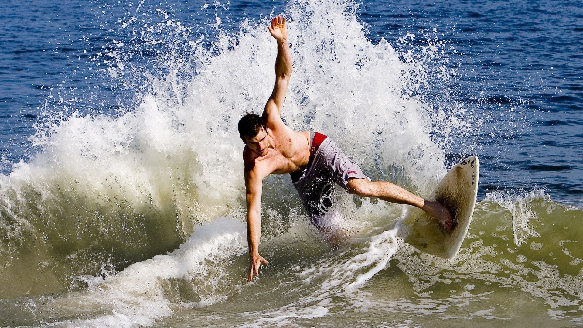 日本球员赛场拼搏，收获赞誉，日本队球员